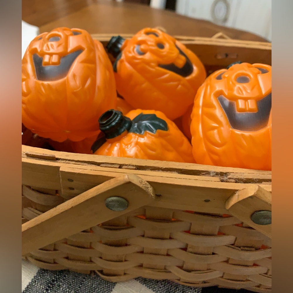 Set of 13 vintage plastic pumpkin light covers. Guc